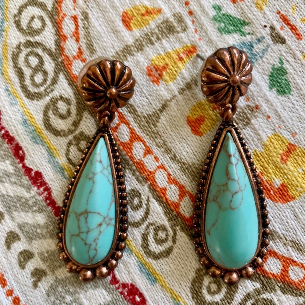 Beautiful southwest turquoise on copper earrings.